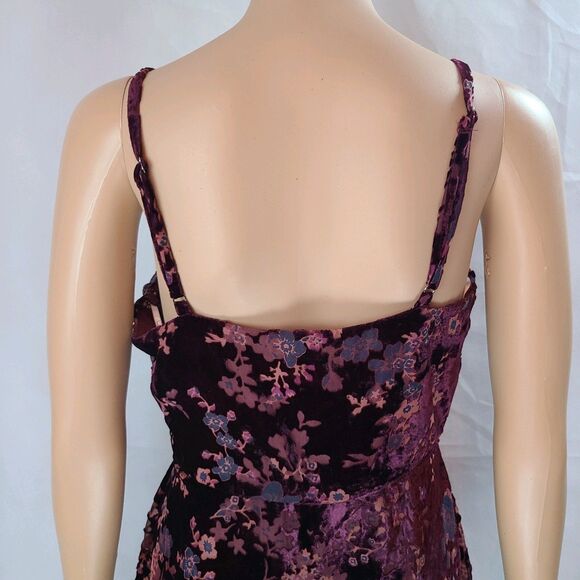 Elegant Floral Burgundy Dress - Picture 7 of 16
